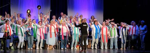 Gruppenbild mit Chorleiter